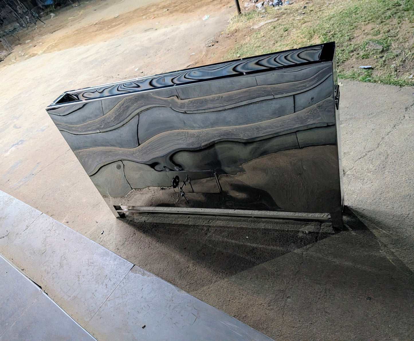 SS donation box flat dan peti 48" by 30" by 6"